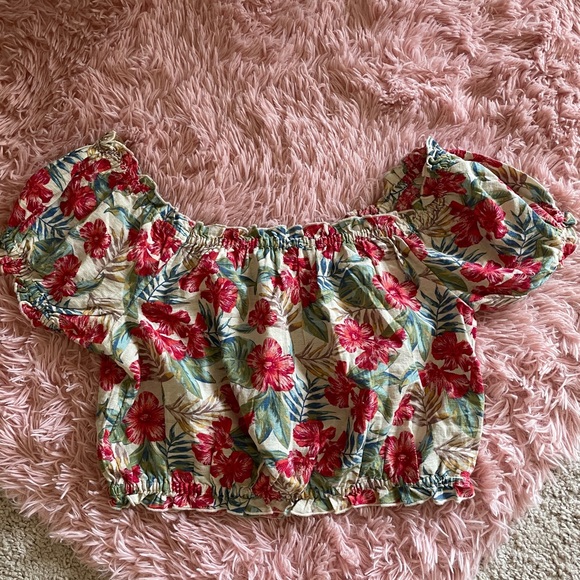 BNWT AEO Off the Shoulder Tropical Print Crop Top - Picture 3 of 6